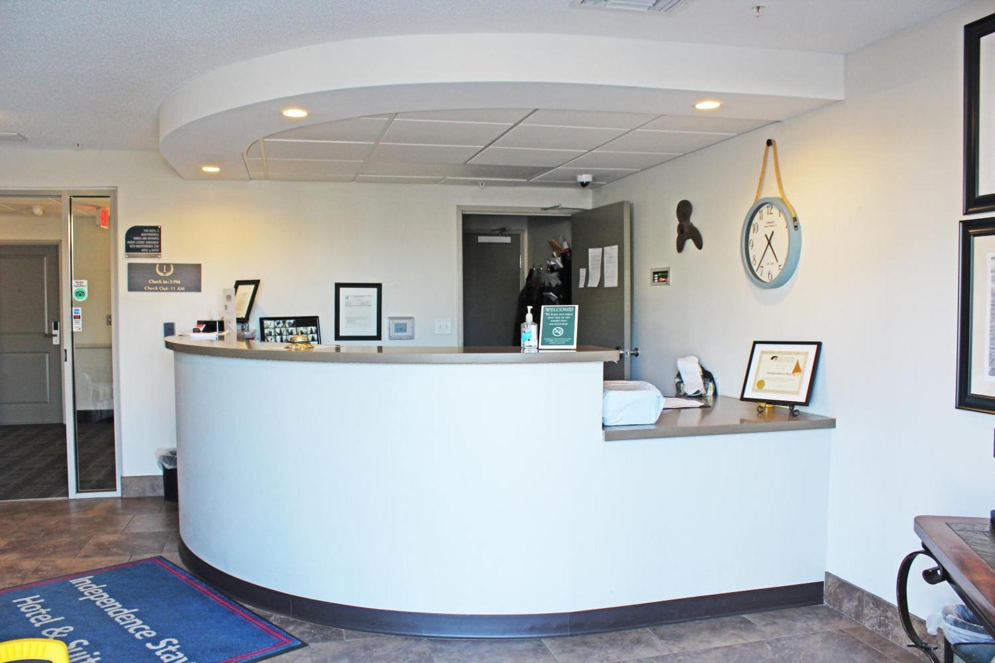 Independence Stay Long Term And Suites Marinette Exterior photo