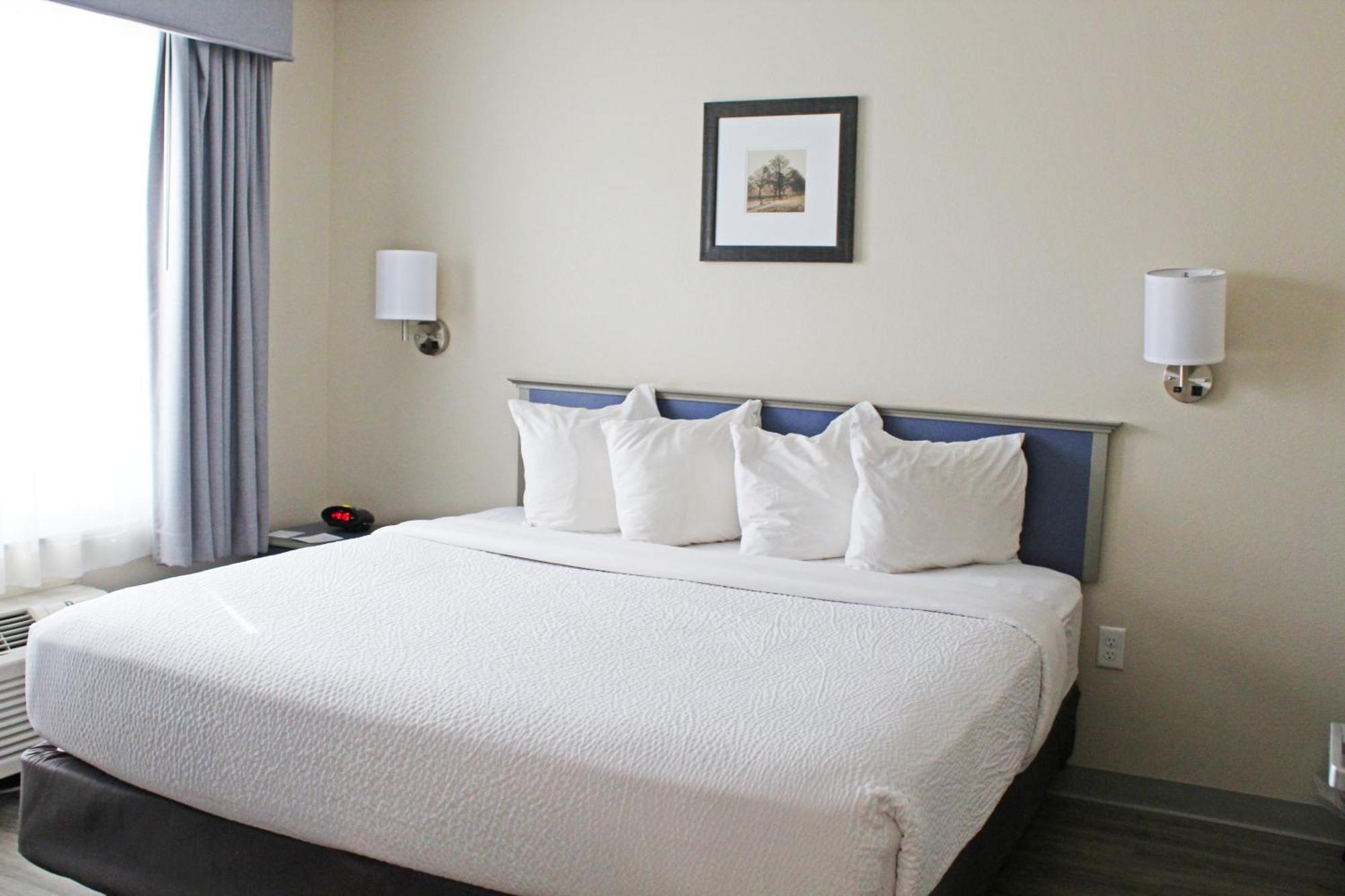 Independence Stay Long Term And Suites Marinette Exterior photo